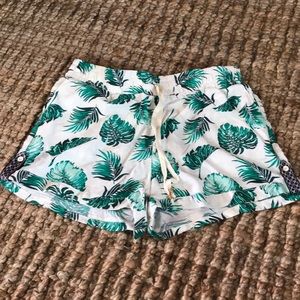 L NWT TROPICAL PALM PRINT SHORTS